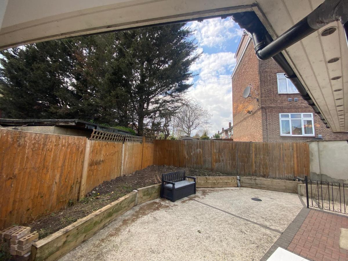 Private House With Free Park For Group Near Wembley Station Βίλα Λονδίνο Εξωτερικό φωτογραφία