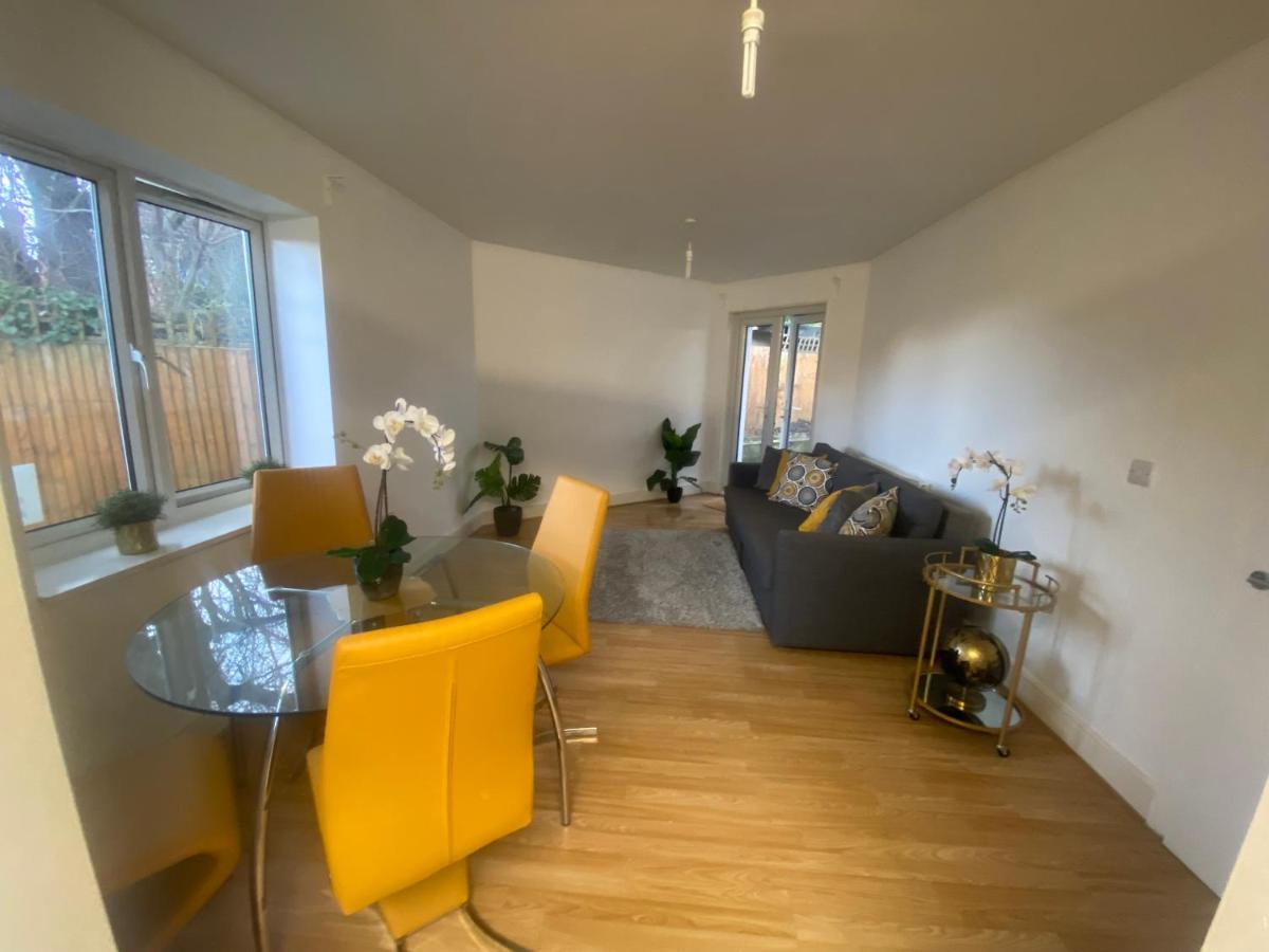 Private House With Free Park For Group Near Wembley Station Βίλα Λονδίνο Εξωτερικό φωτογραφία