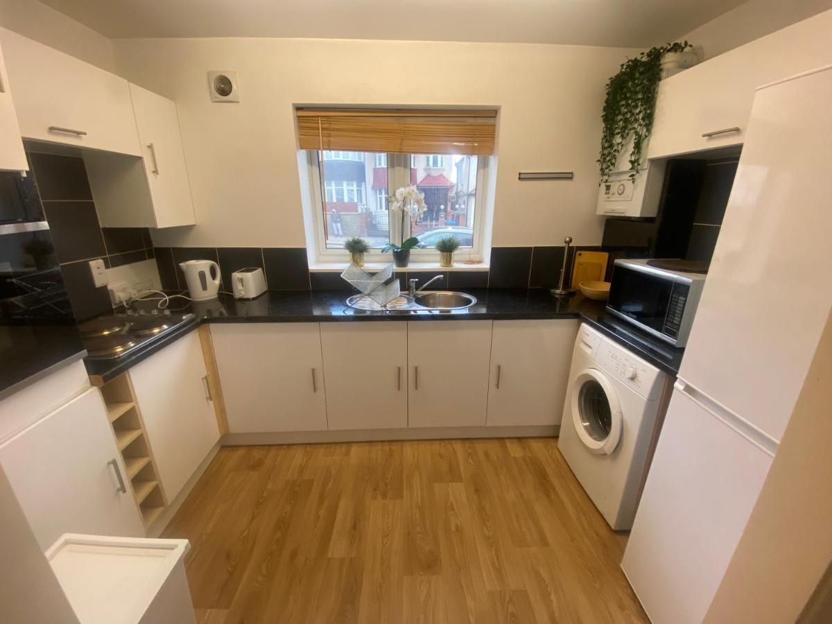 Private House With Free Park For Group Near Wembley Station Βίλα Λονδίνο Εξωτερικό φωτογραφία