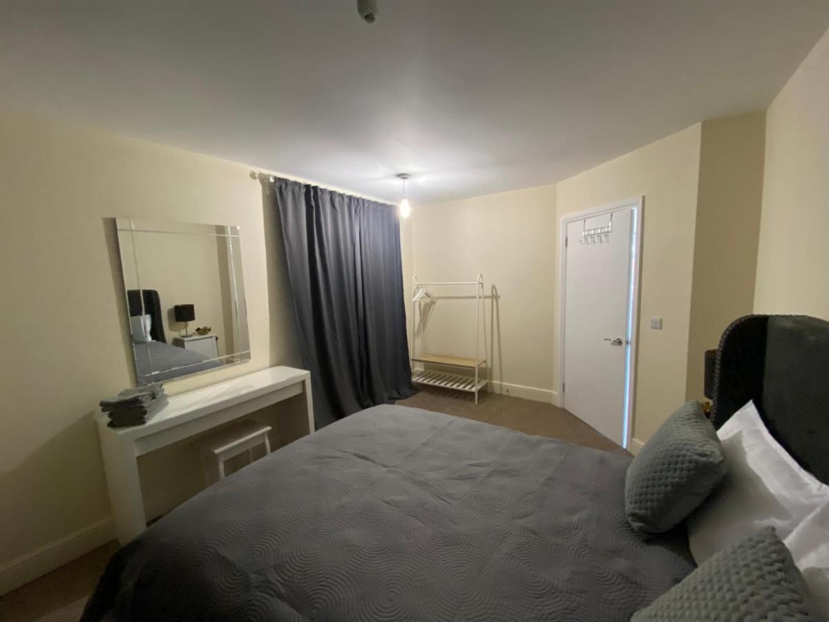 Private House With Free Park For Group Near Wembley Station Βίλα Λονδίνο Εξωτερικό φωτογραφία