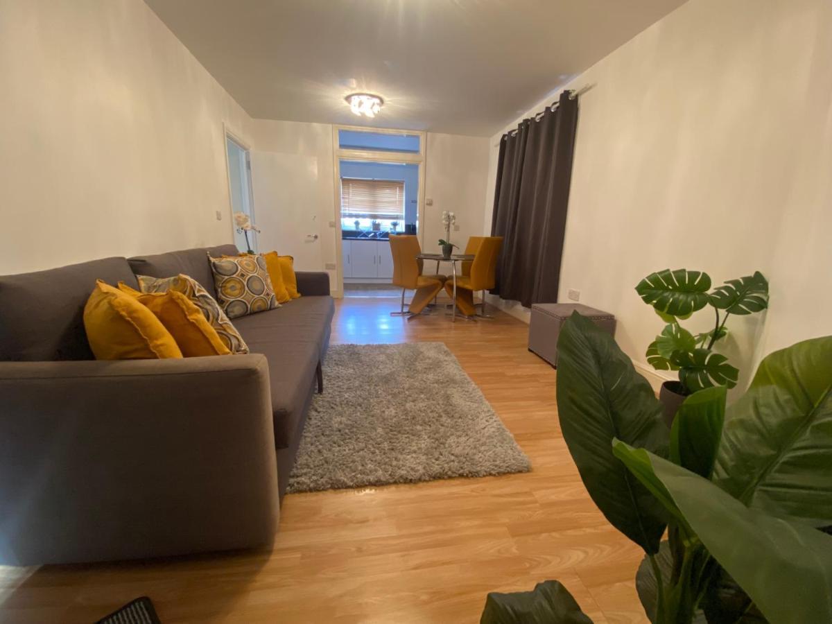 Private House With Free Park For Group Near Wembley Station Βίλα Λονδίνο Εξωτερικό φωτογραφία