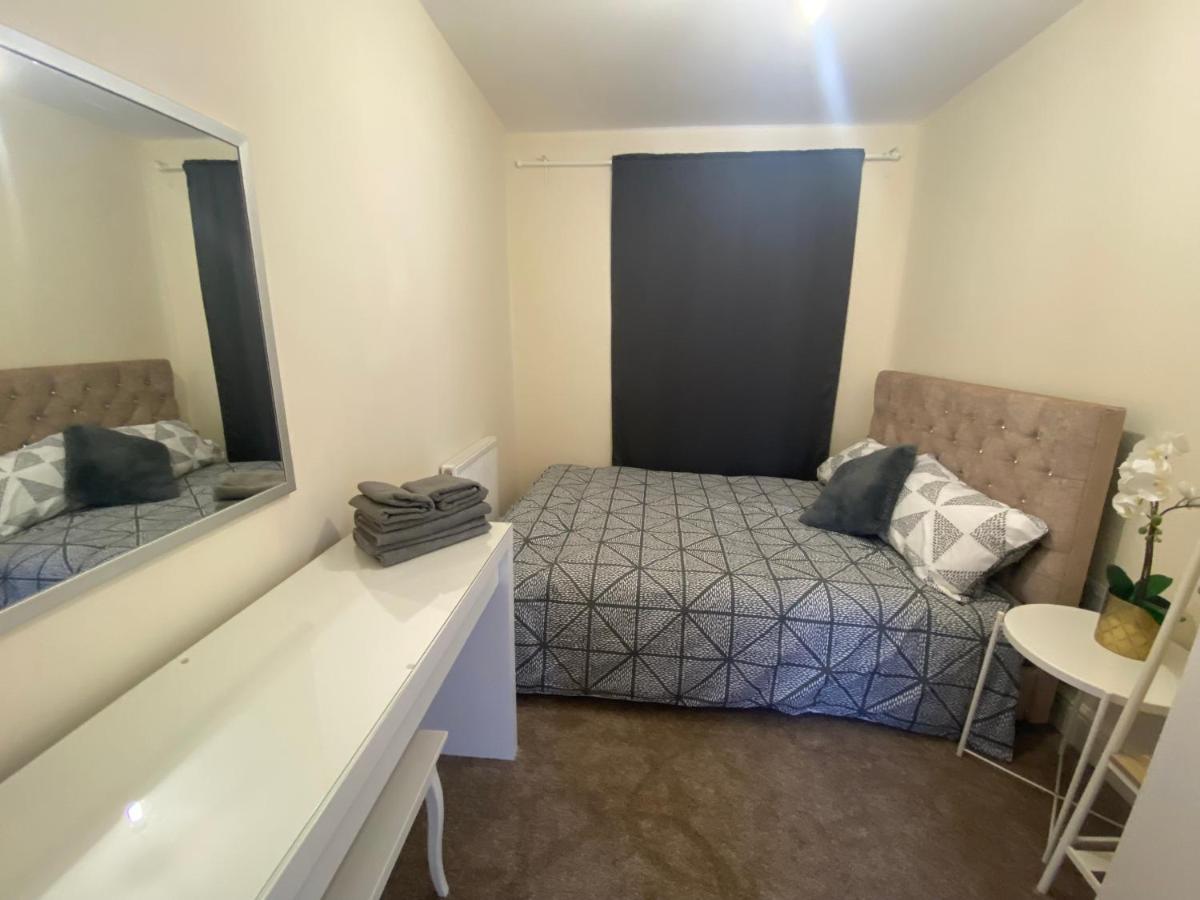 Private House With Free Park For Group Near Wembley Station Βίλα Λονδίνο Εξωτερικό φωτογραφία