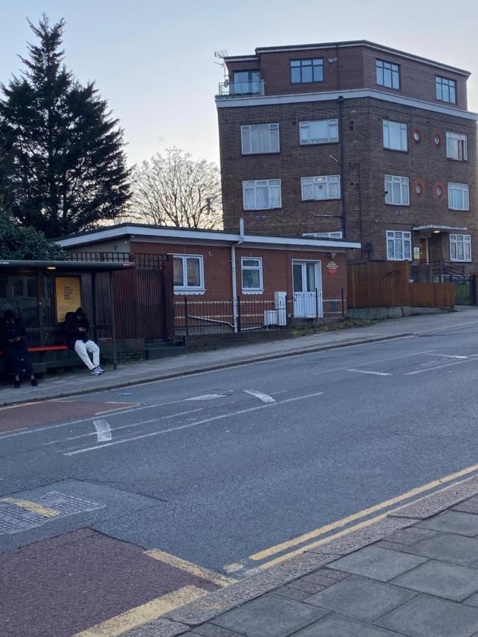 Private House With Free Park For Group Near Wembley Station Βίλα Λονδίνο Εξωτερικό φωτογραφία